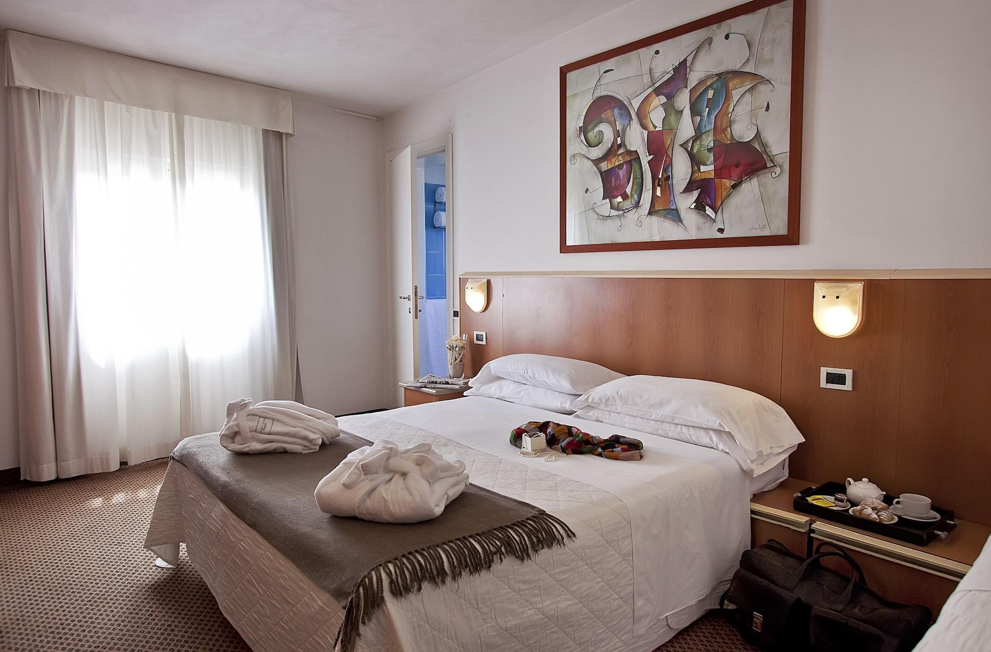 Hotel Principe Di Piemonte Rimini Kültér fotó